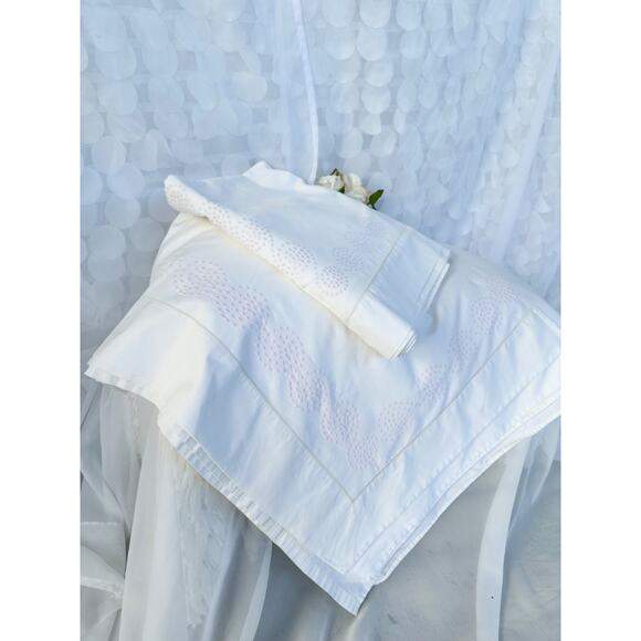 Schweitzer Linens KING Egyptian Cotton Ivory Sheets HAND EMBROIDERY ITALY 3 sham - Picture 1 of 12